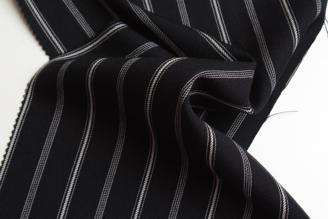 swatch-100% Wool Irregular Pinstripe Suiting – Black & White